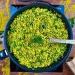 Curry-Reispfanne mit Erbsen