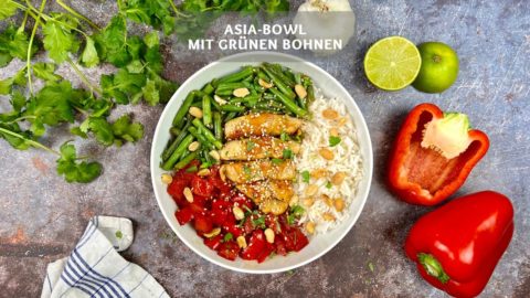 Reis mit grünen Bohnen, Paprika und Hähnchen - Asia-Bowl