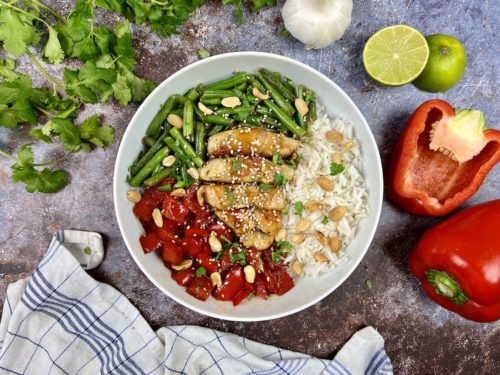 Reis mit grünen Bohnen, Paprika und Hähnchen - Asia-Bowl