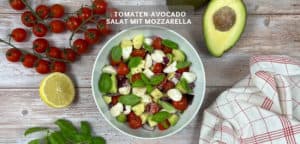 Tomaten-Avocado Salat mit Mozzarella – Schnell und einfach