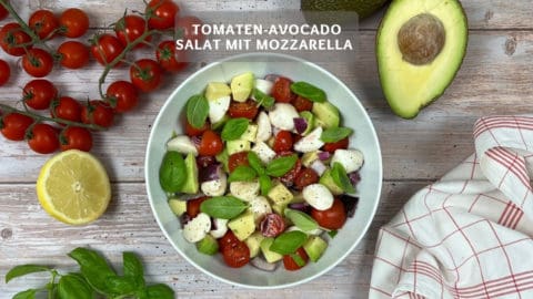 Tomaten-Avocado Salat mit Mozzarella - Schnell und einfach