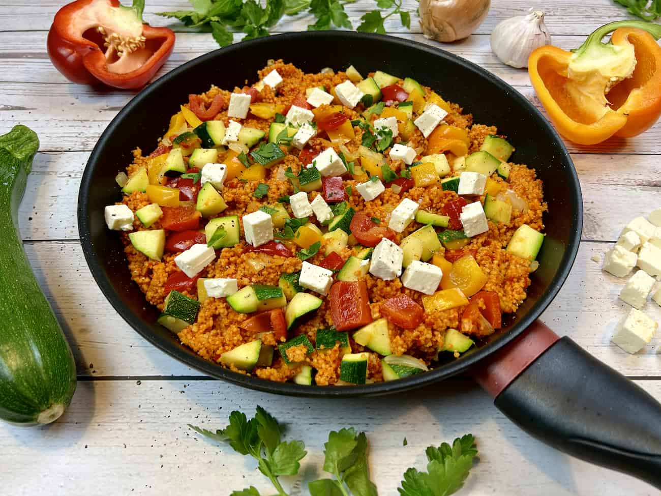 Couscous Pfanne mit Paprika, Feta und Zucchini