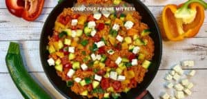 Gesunde Couscous Pfanne mit Zucchini und Feta