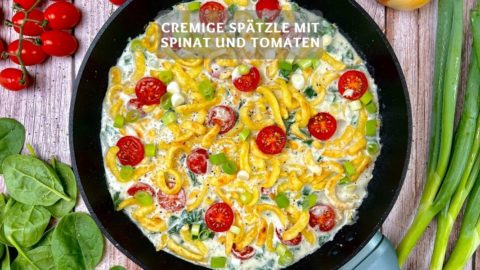 Cremige Spätzle mit Spinat und Tomaten - Leichte Spätzlepfanne