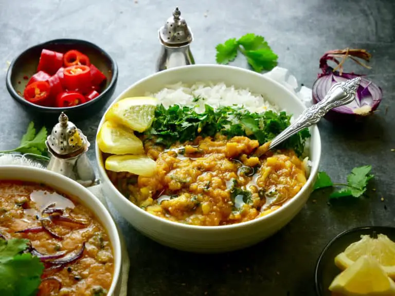 Linsen Dal mit Spinat und Reis - Veganes Dal Palak