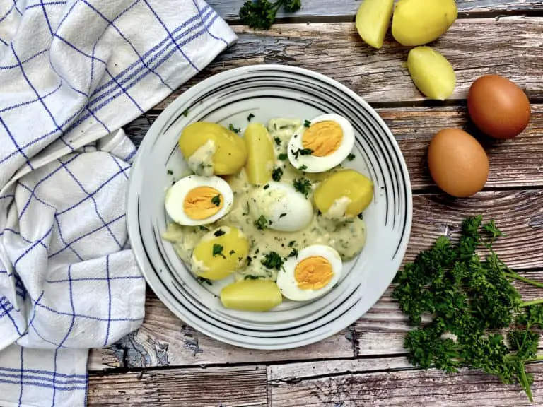 Eier in Senfsoße mit Kartoffeln