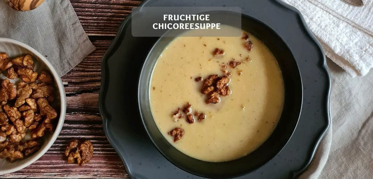 Fruchtige Chicoreesuppe mit Kokosmilch