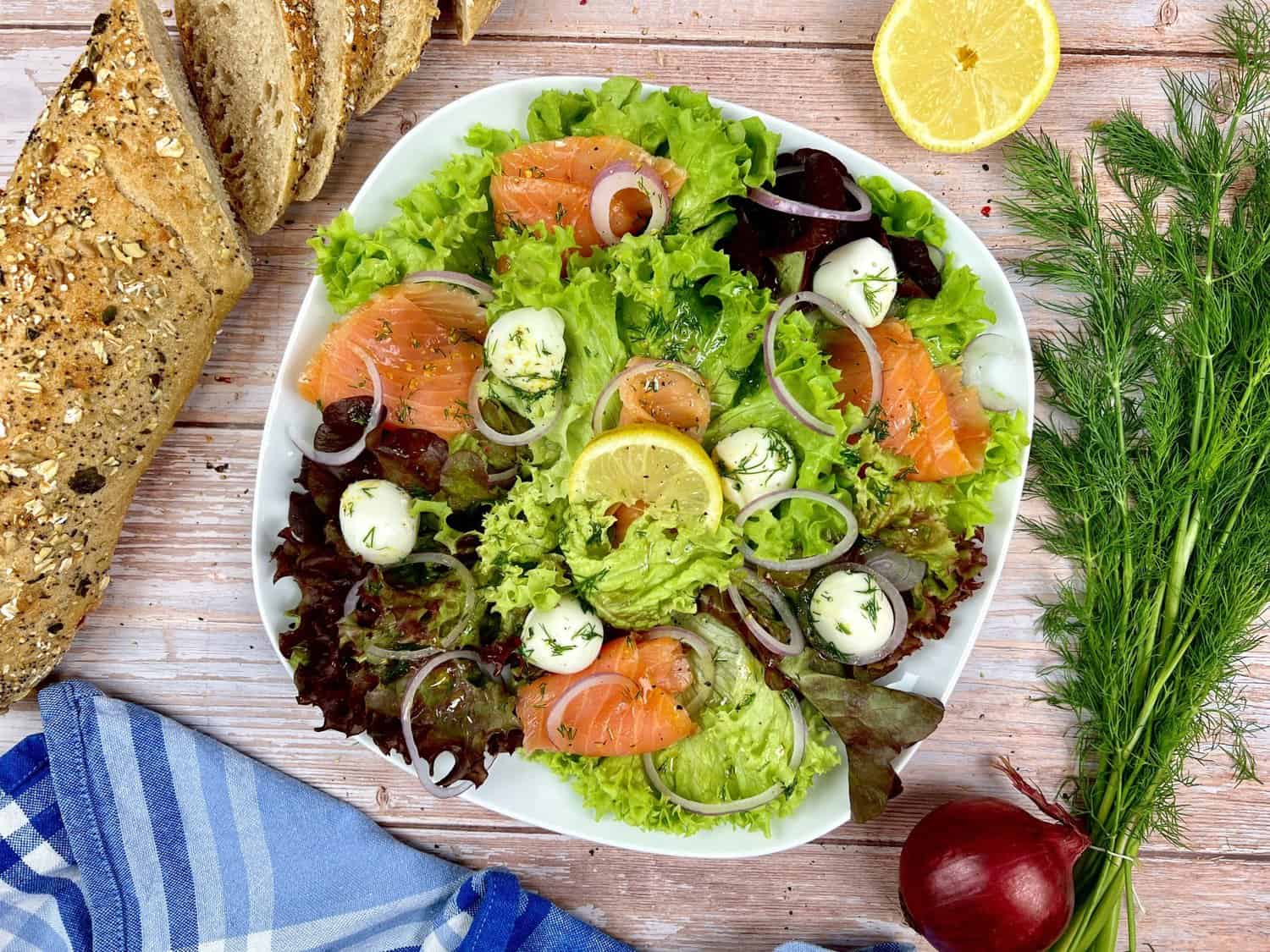 Einfacher Räucherlachs Salat