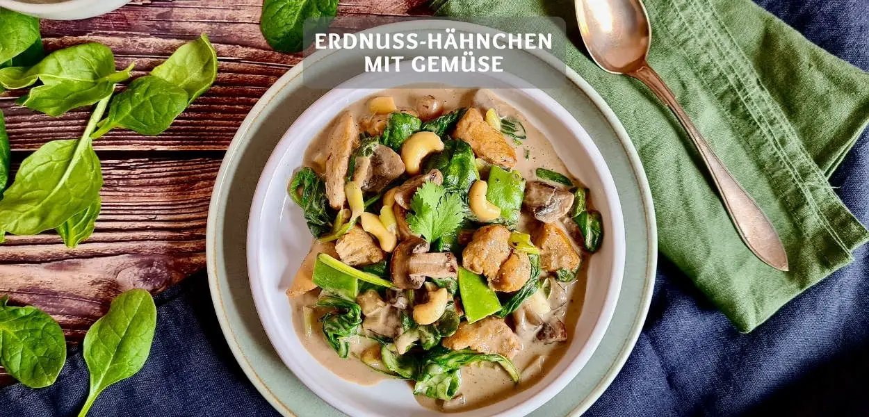 Erdnuss-Hähnchen mit Spinat und Pilzen – Leichtes Wok-Gericht
