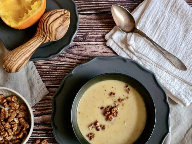 Fruchtige Chicoreesuppe mit Kokosmilch