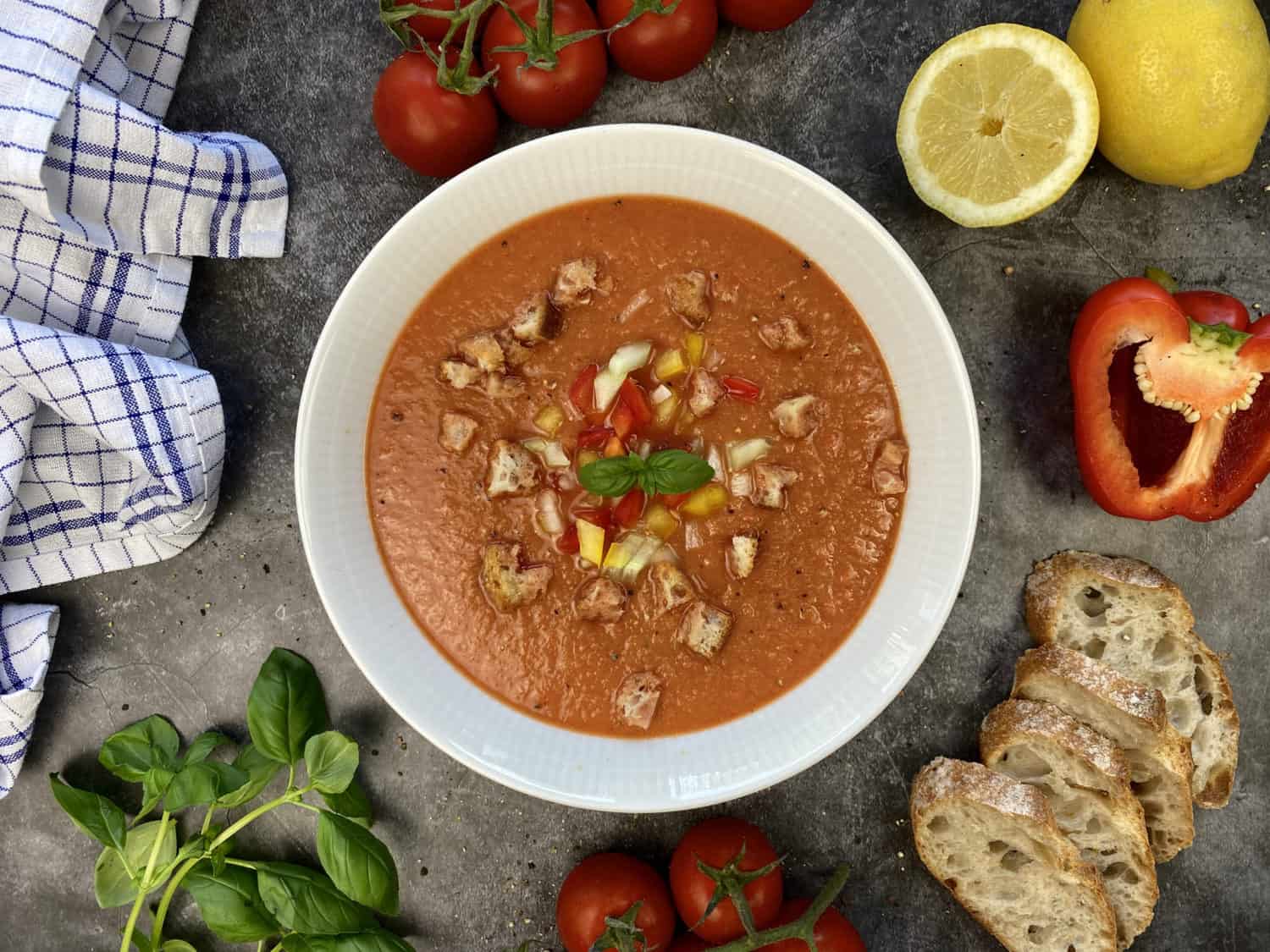 Gazpacho Andaluz - Kalte spanische Tomatensuppe