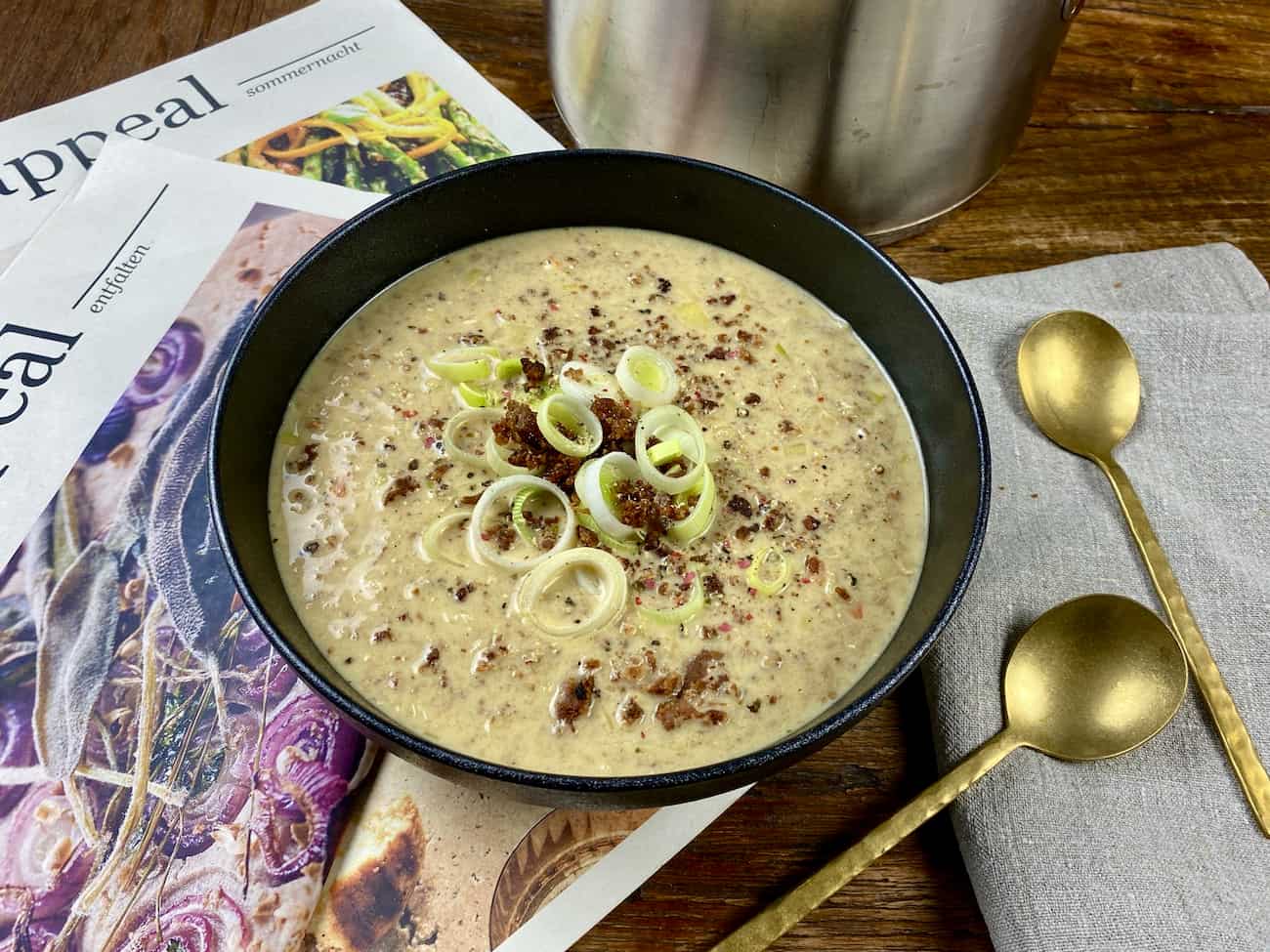 Käse-Lauch-Suppe mit Hackfleisch