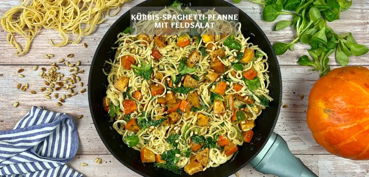 K-rbis-Spaghetti-Pfanne-mit-Feldsalat-und-Pinienkernen