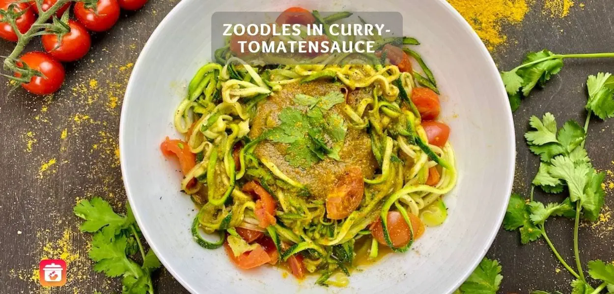Zoodles mit Tomatensauce: Low-Carb Zoodles mit Curry-Tomatensauce