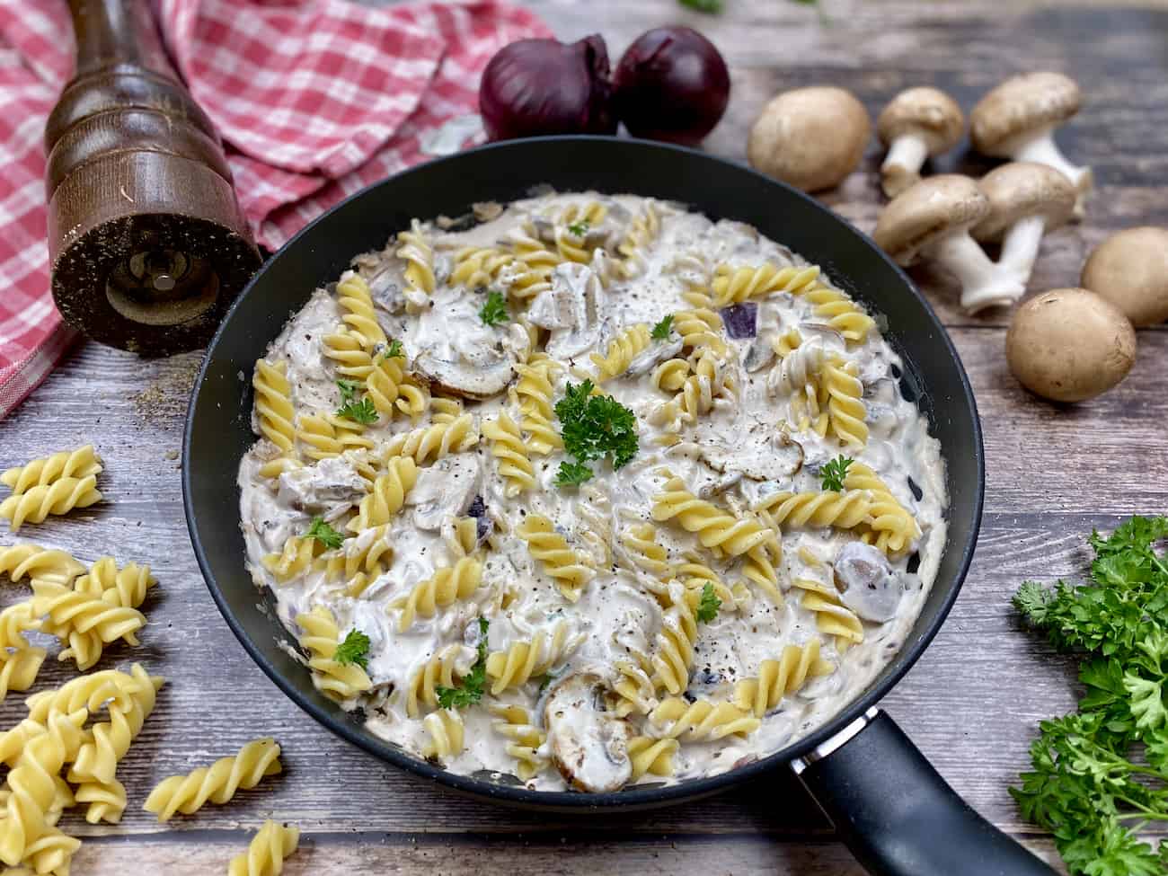 Pasta in cremiger Champignonsauce - Einfach und lecker