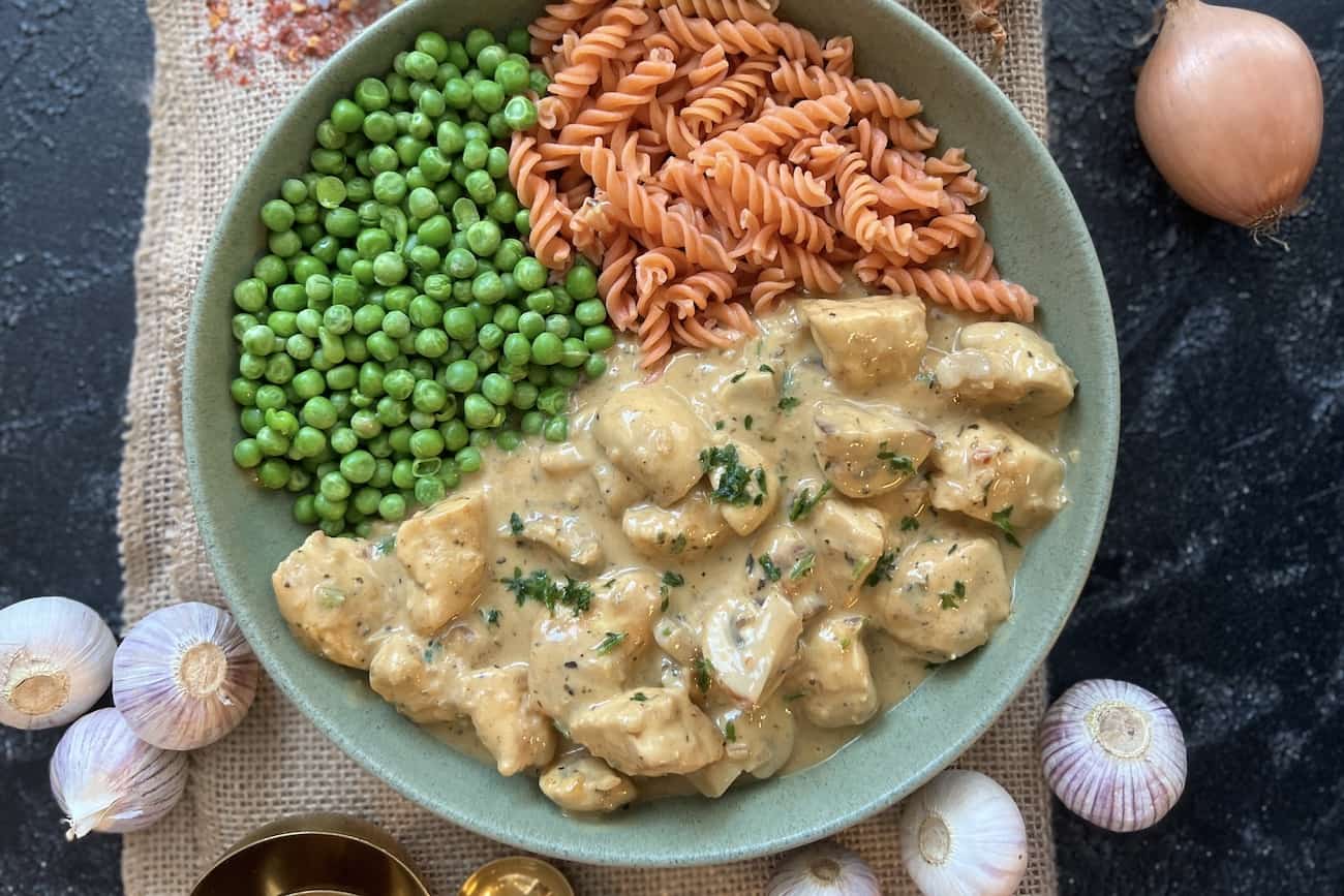 Nudeln mit Hähnchen Geschnetzeltem