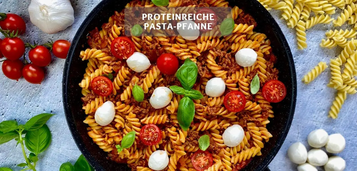 Proteinreiche Pasta-Pfanne – Pasta mit frischen Tomaten und Mozzarella