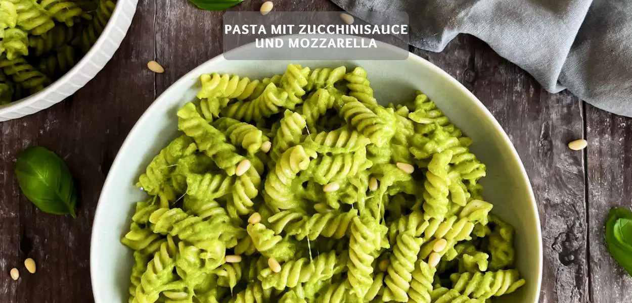 Cremige-Pasta-mit-Zucchinisauce-und-Mozzarella