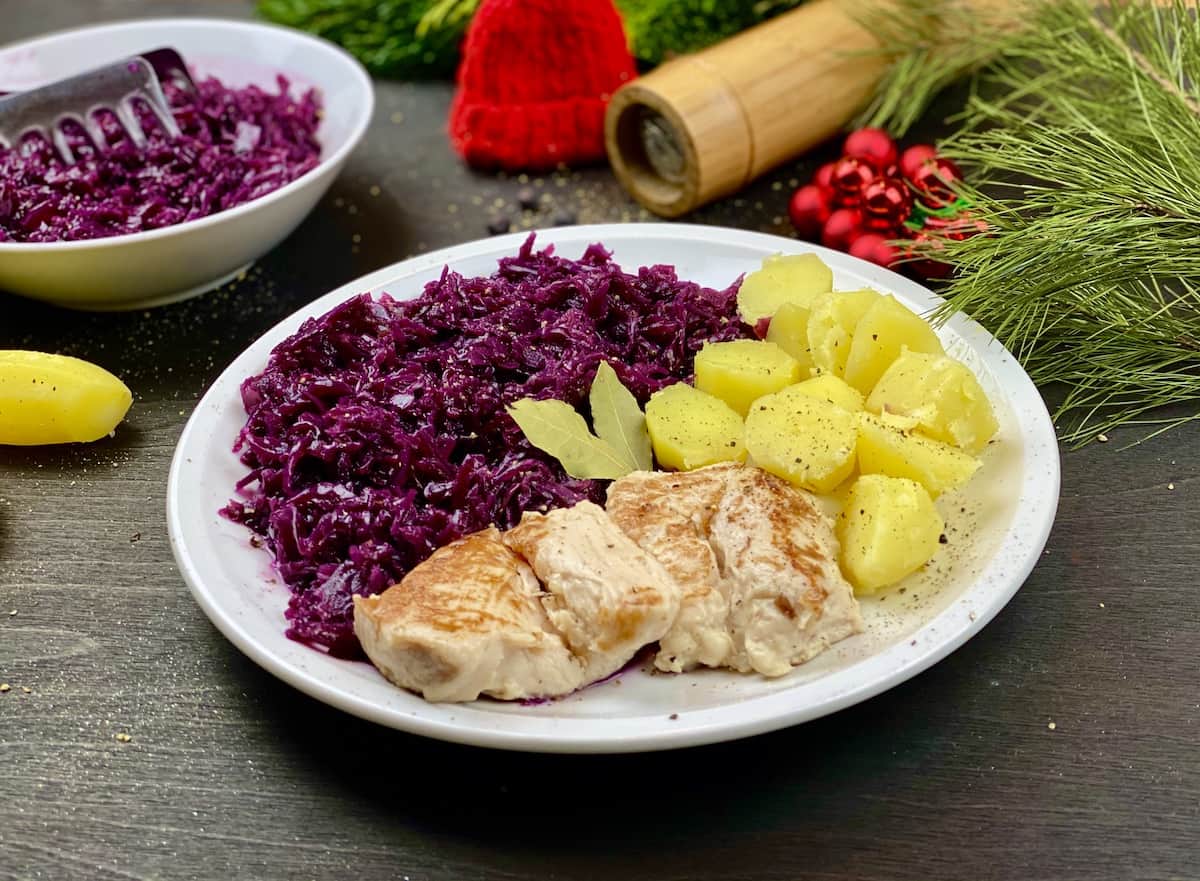 Rotkohl mit Kartoffeln und Hähnchen