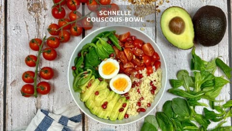 Schnelle Couscous-Bowl mit Avocado und Tomaten