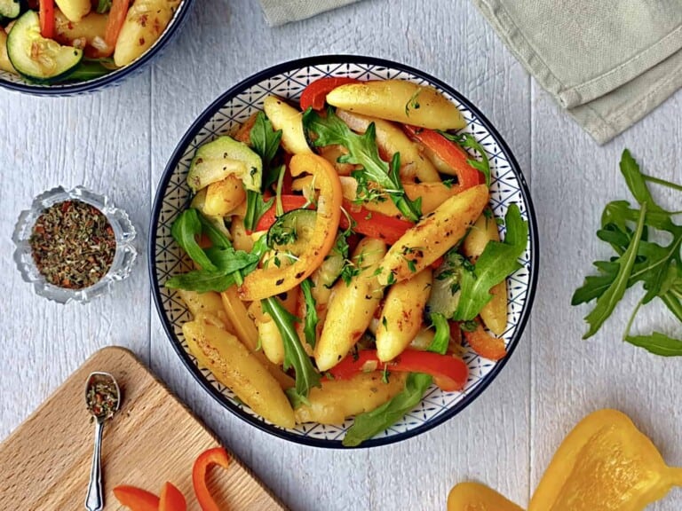 Schupfnudel-Pfanne mit Zucchini und Paprika