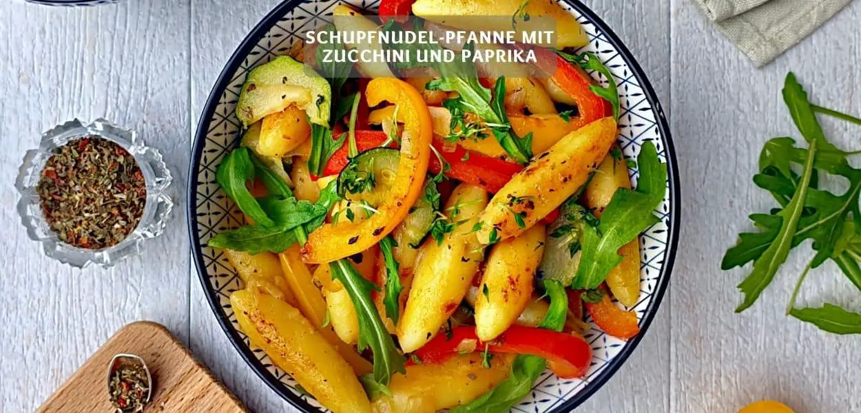 Schnelle Schupfnudel-Pfanne mit Zucchini und Paprika
