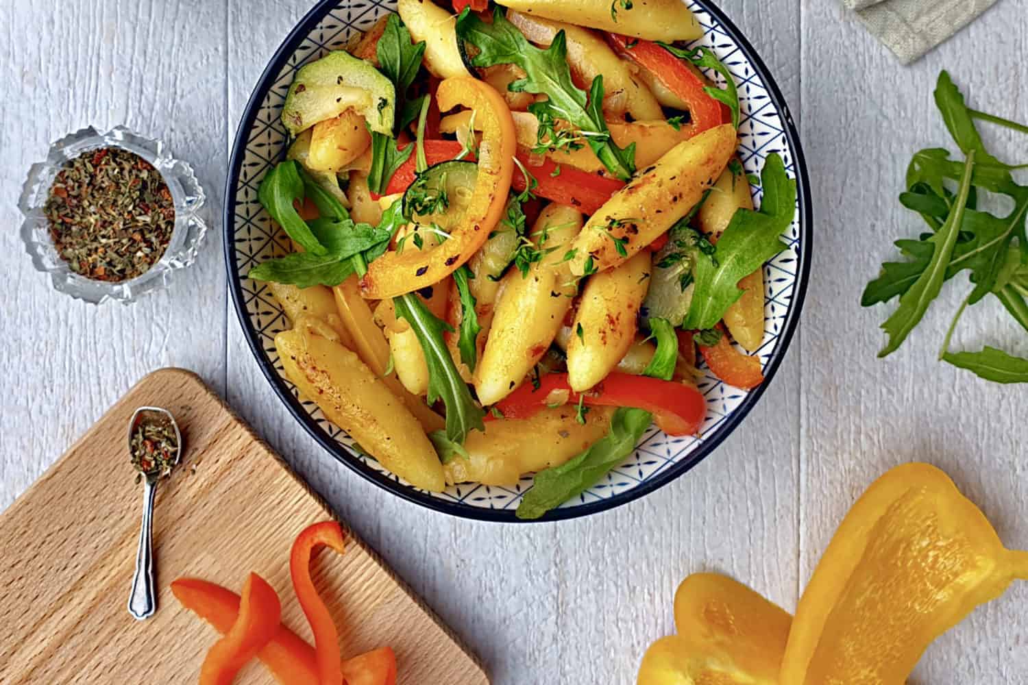 Schnelle Schupfnudel-Pfanne mit Zucchini und Paprika Schnelle Schupfnudel-Pfanne mit Zucchini und Paprika