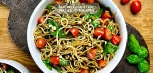 Spaghetti-Salat mit Pesto und Cherrytomaten