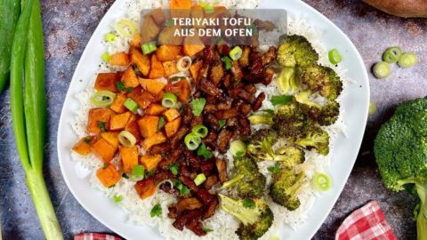 Teriyaki Tofu aus dem Ofen mit Brokkoli und Süßkartoffeln