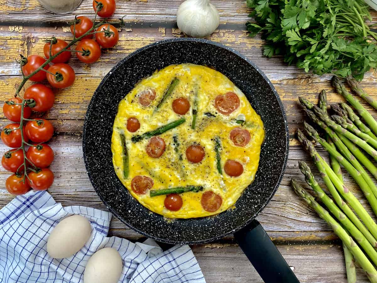 Tomaten-Spargel-Omelett