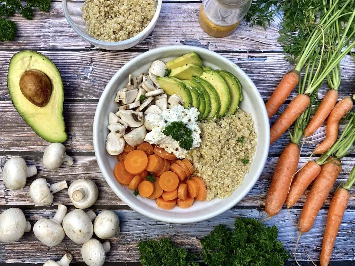 Vegetarische Quinoa Bowl