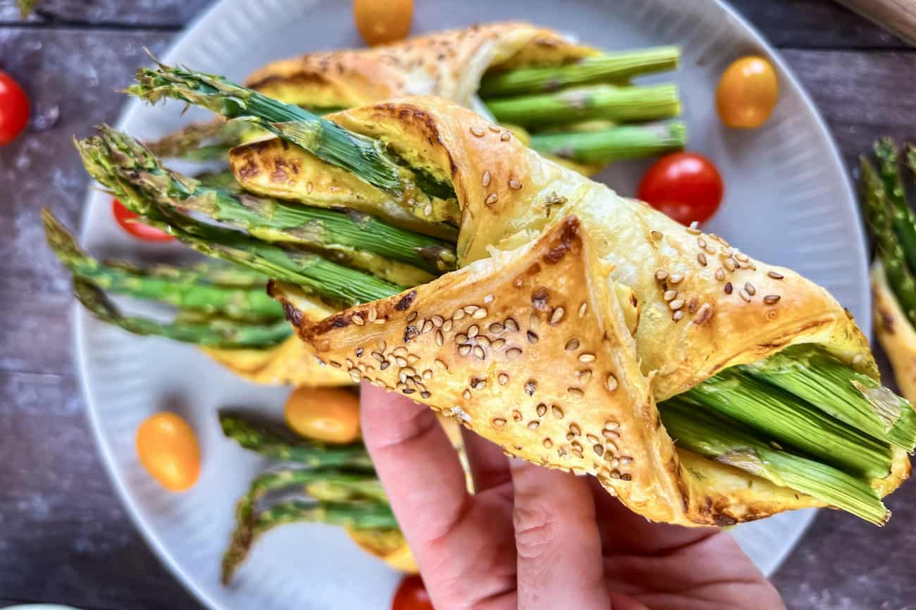 Vegetarische Spargel-Blätterteig-Taschen