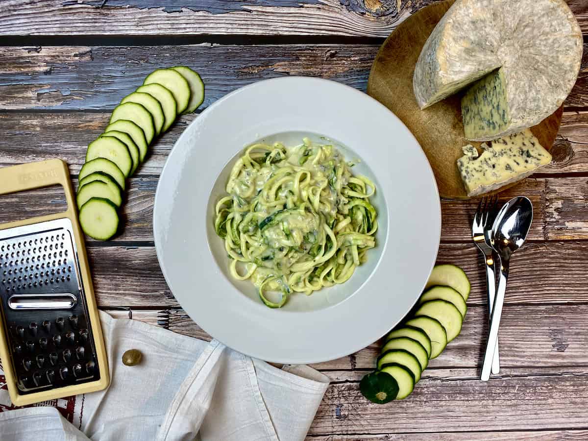 Zoodles in Käse soße